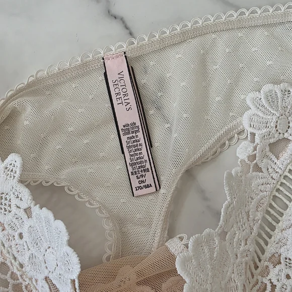 NWT- Victoria's Secret Cream Lace Bralette and Panty Set- SZ 32D/S - Picture 6 of 8